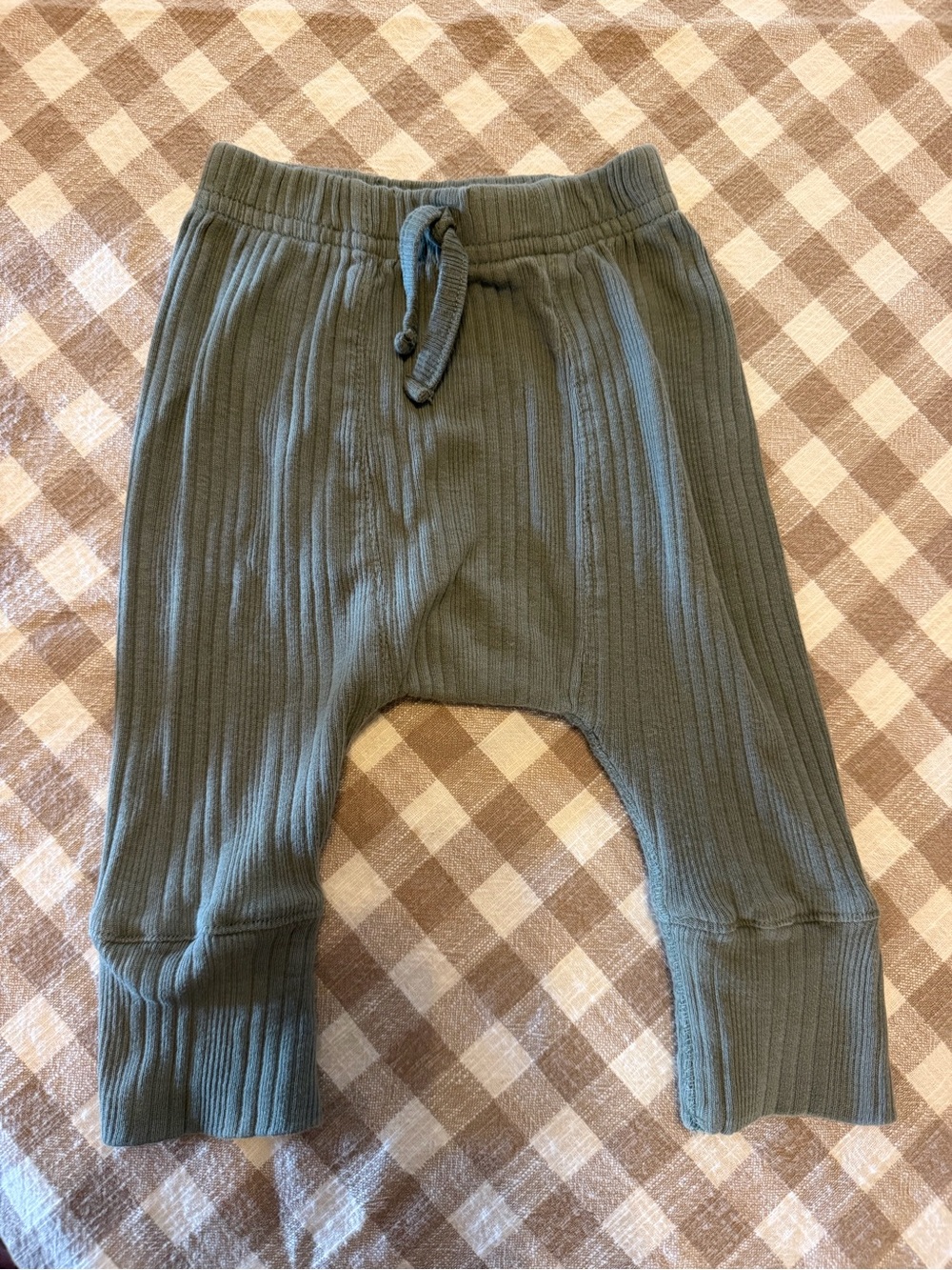 kate quinn Ribbed Jogger Bottoms in Sage Green